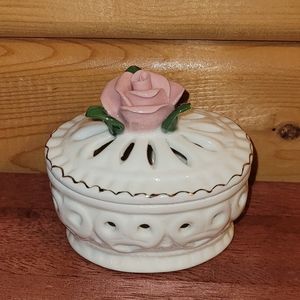 Capodimonte Pink Rose Oval Reticulated Jewelry, Potpourri or Trinket Box w/lid